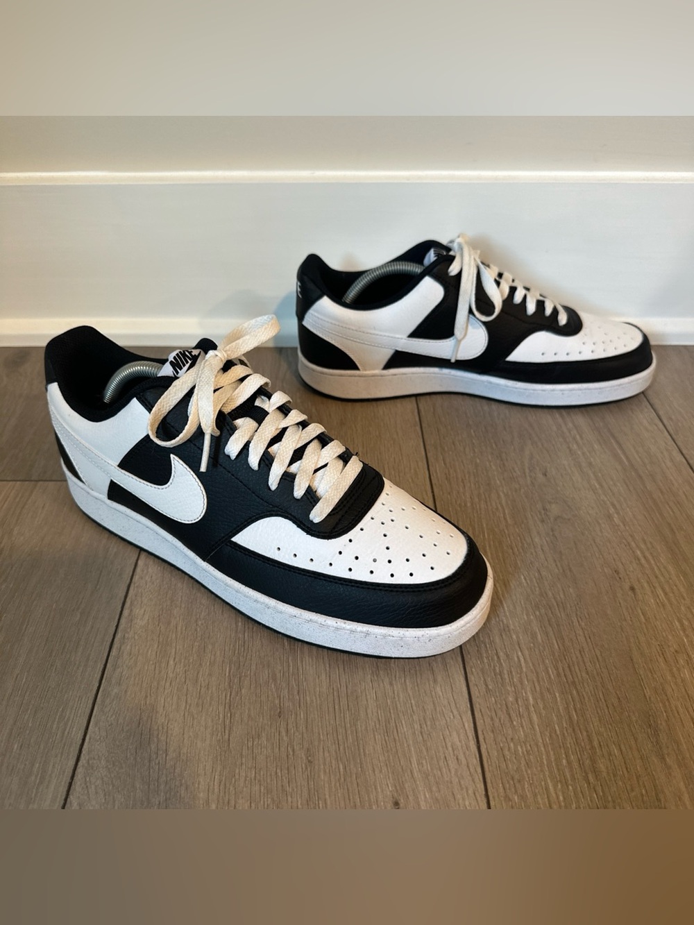 Nike Men's Size 10.5 Court Vision Low Black/White Sneakers Shoes HM9862-001